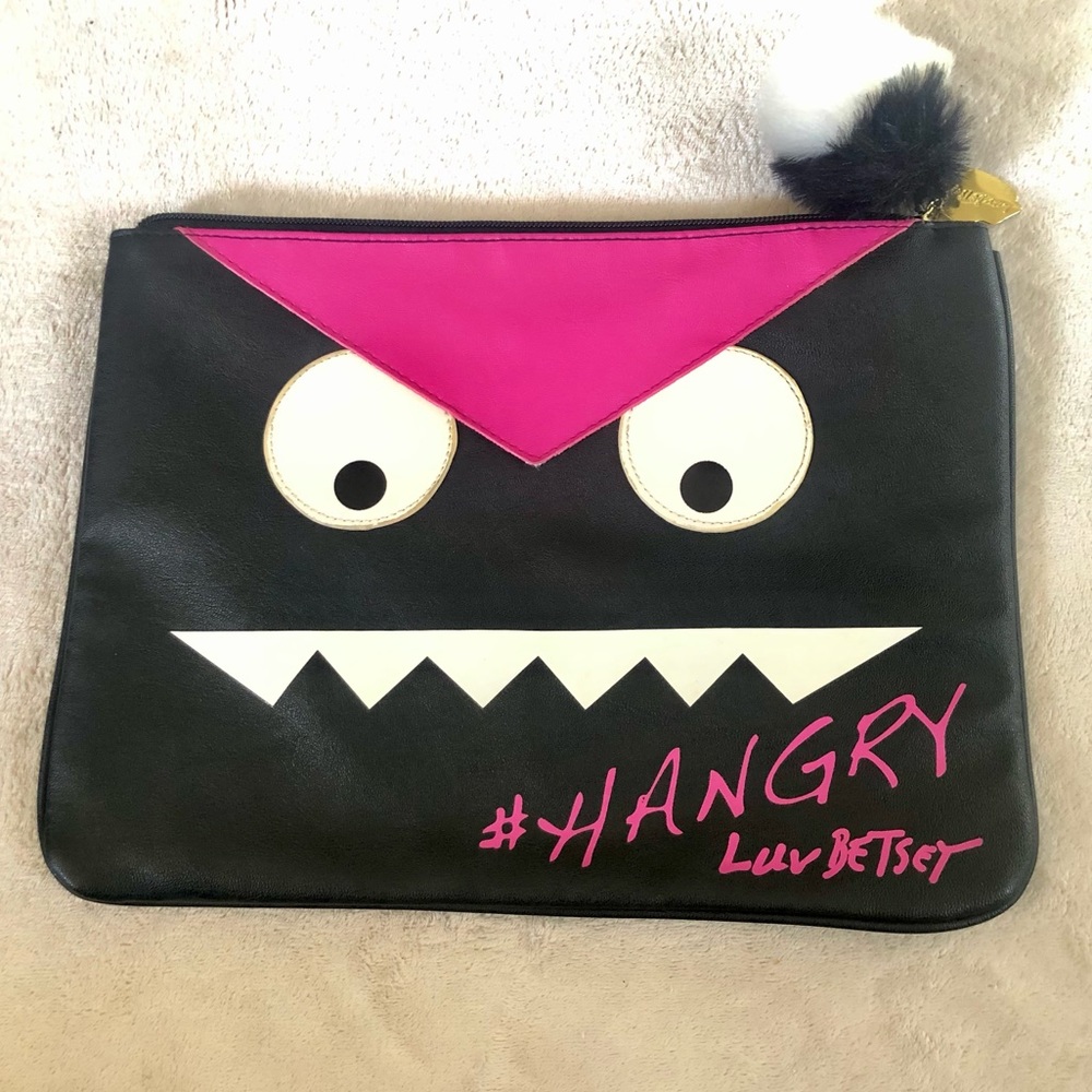 Betsey Johnson #HANGRY single pouch bag